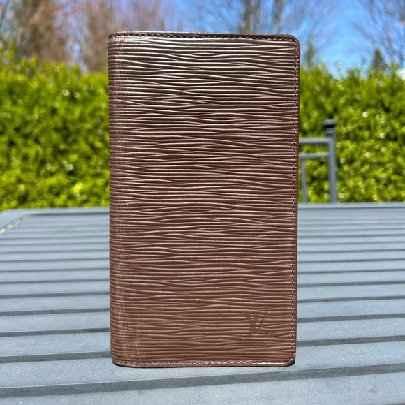 Louis Vuitton Epi Leather Brazza Wallet EUC unisex - Picture 1 of 16